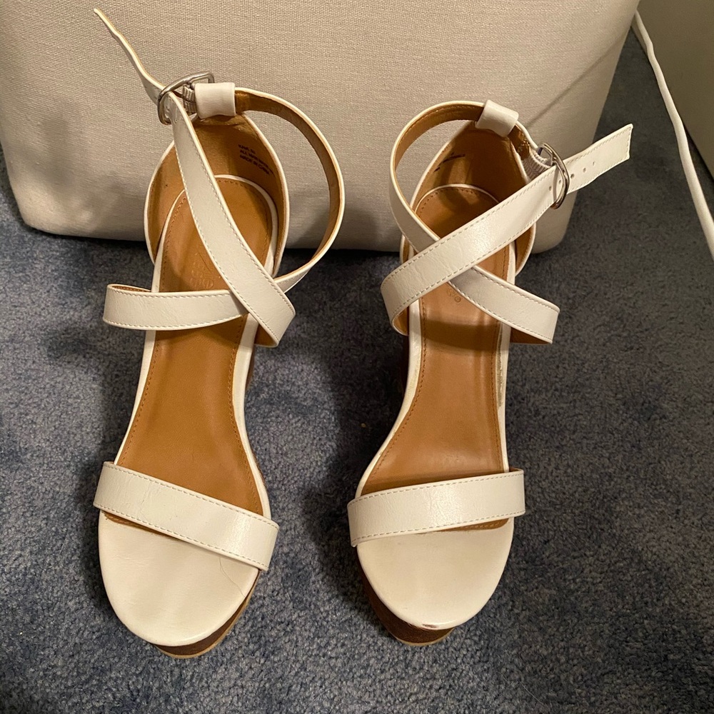 WHITE WEDGES - Picture 2 of 5